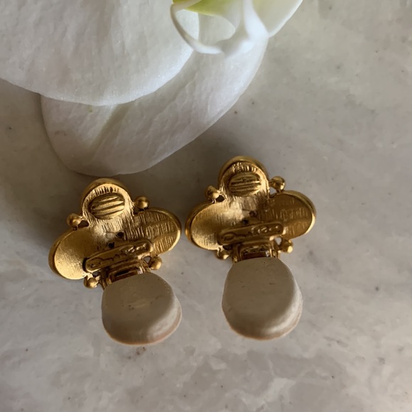Oscar de la Renta | Clip Earrings - Picture 3 of 6